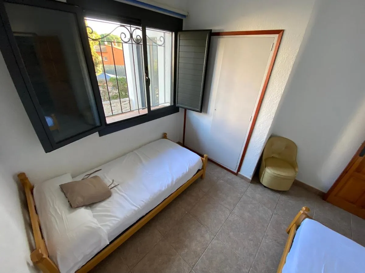 Villa Torre Les Alzines L' Escala 0*,